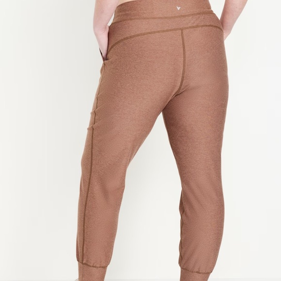 NWT OLD NAVY Extra High-Waisted Cloud+ 7/8 Leggings Color: Warm Taupe - Picture 6 of 7